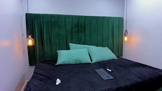 Snapshot of Amber-Horney chatting on April 2026 02:33:02 PM Amber-Horney online show from April 2026 02:33:02 PM