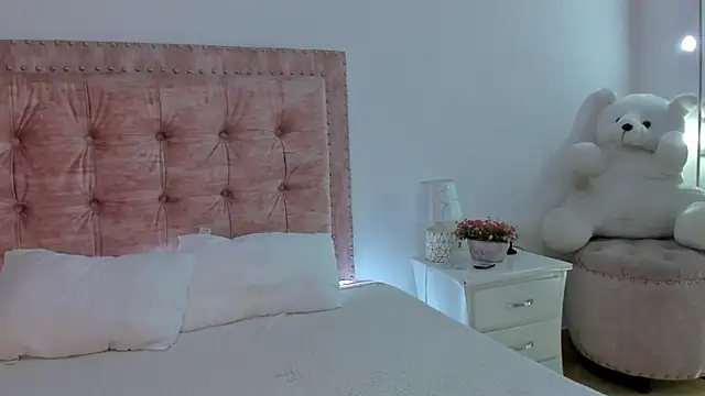 Jennifer Lee  online show from March 2026 08:48:02 PM