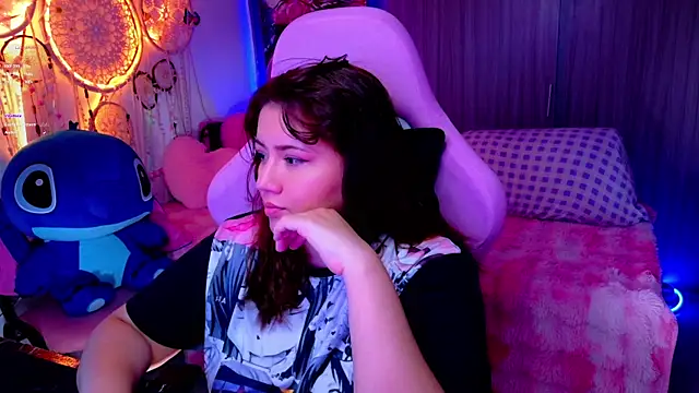 Snapshot of ALIS_E_G chatting on June 2026 06:23:01 PM ALIS E G online show from June 2026 06:23:01 PM