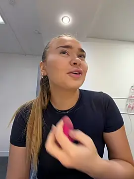 MonicaWestt online show from April 2026 06:35:02 AM