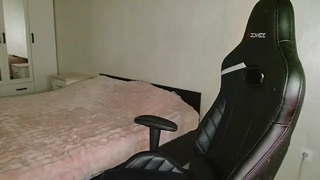 Snapshot of Eva_Avea chatting on April 2026 11:10:02 PM Eva Avea online show from April 2026 11:10:02 PM