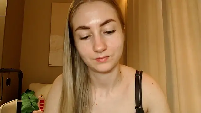 Snapshot of BluueSilk chatting on January 2025 12:24:01 PM BluueSilk online show from January 2025 12:24:01 PM