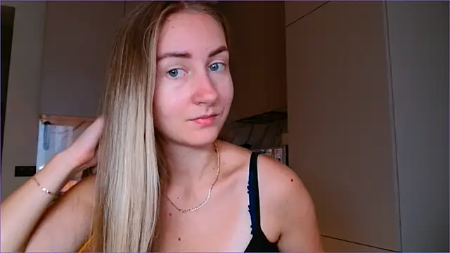 Snapshot of BluueSilk chatting on October 2025 07:32:01 AM BluueSilk online show from October 2025 07:32:01 AM