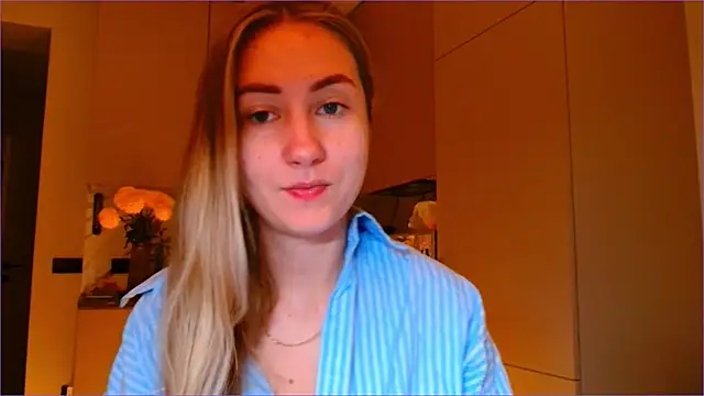 Snapshot of BluueSilk chatting on November 2025 06:12:01 AM BluueSilk online show from November 2025 06:12:01 AM