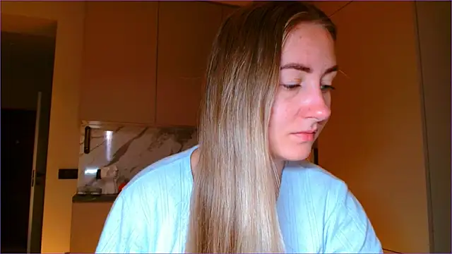 Snapshot of BluueSilk chatting on November 2025 06:18:02 AM BluueSilk online show from November 2025 06:18:02 AM