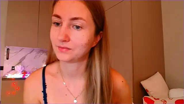 Snapshot of BluueSilk chatting on December 2025 08:23:01 AM BluueSilk online show from December 2025 08:23:01 AM