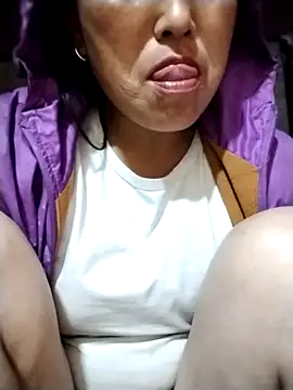 Snapshot of Tina-beo chatting on May 2026 12:04:01 AM Tina-beo online show from May 2026 12:04:01 AM