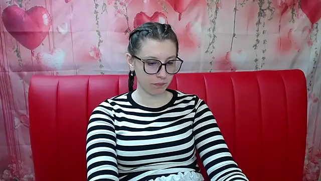 Snapshot of LilianaShine chatting on April 2026 05:12:02 AM LilianaShine online show from April 2026 05:12:02 AM