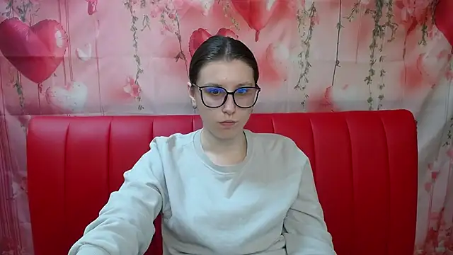 Snapshot of LilianaShine chatting on May 2026 05:05:01 AM LilianaShine online show from May 2026 05:05:01 AM