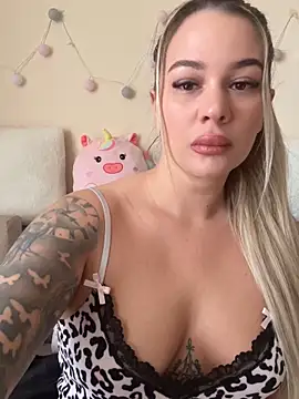 Snapshot of sexybatwomen33 chatting on March 2026 06:54:01 AM sexybatwomen33 online show from March 2026 06:54:01 AM