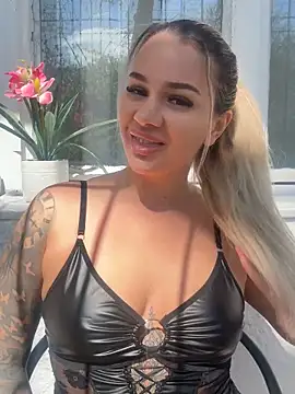 Snapshot of sexybatwomen33 chatting on April 2026 11:54:02 AM sexybatwomen33 online show from April 2026 11:54:02 AM