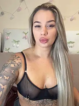 Snapshot of sexybatwomen33 chatting on May 2026 06:52:02 AM sexybatwomen33 online show from May 2026 06:52:02 AM