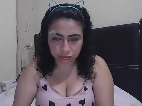 Snapshot of DalilahMx chatting on June 2026 04:19:01 AM DalilahMx online show from June 2026 04:19:01 AM