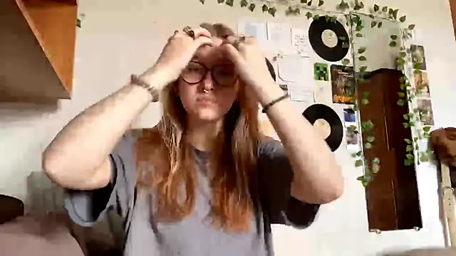 Snapshot of LaureenVielma chatting on April 2026 08:20:02 AM LaureenVielma online show from April 2026 08:20:02 AM