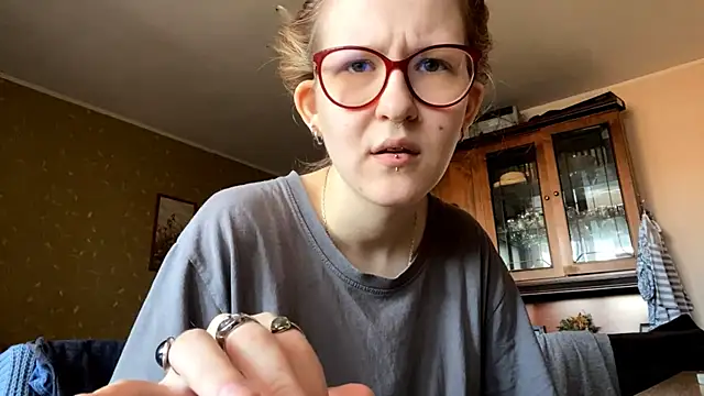 Snapshot of LaureenVielma chatting on April 2026 06:18:01 AM LaureenVielma online show from April 2026 06:18:01 AM