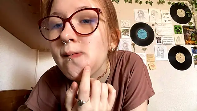 Snapshot of LaureenVielma chatting on April 2026 08:29:01 AM LaureenVielma online show from April 2026 08:29:01 AM