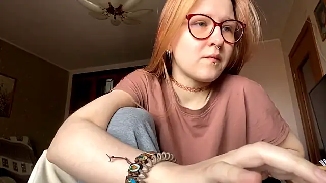 Snapshot of LaureenVielma chatting on April 2026 07:40:01 AM LaureenVielma online show from April 2026 07:40:01 AM