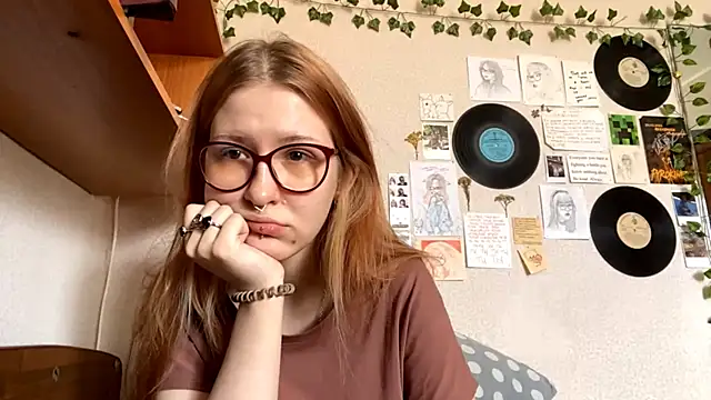 Snapshot of LaureenVielma chatting on April 2026 08:28:01 AM LaureenVielma online show from April 2026 08:28:01 AM