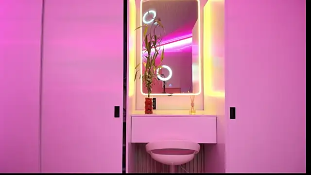 Snapshot of NaomiAmazing01 chatting on March 2026 11:38:01 PM NaomiAmazing01 online show from March 2026 11:38:01 PM