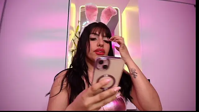 Snapshot of NaomiAmazing01 chatting on April 2026 01:17:01 AM NaomiAmazing01 online show from April 2026 01:17:01 AM