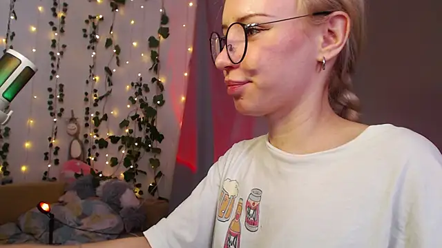 Snapshot of Mia__Jensen chatting on March 2026 10:59:02 AM Mia Jensen online show from March 2026 10:59:02 AM