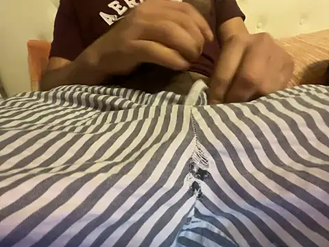 latinocalientehot online show from February 2026 09:53:02 PM