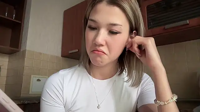 lilXdomiii online show from April 2026 12:56:01 PM