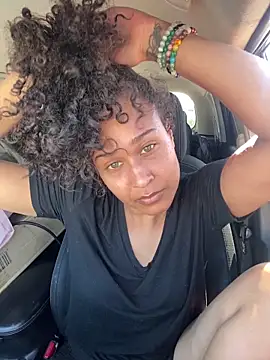 Snapshot of Jamalyce chatting on April 2026 04:25:01 PM Jamalyce online show from April 2026 04:25:01 PM