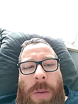 Snapshot of Schaschi_90 chatting on April 2026 08:28:01 AM Schaschi 90 online show from April 2026 08:28:01 AM