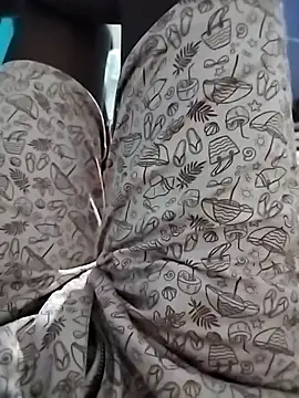 tamilpaiyan989 online show from April 2026 07:51:02 PM