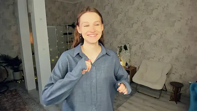 LianneBynon online show from February 2026 07:37:02 AM