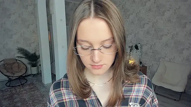 LianneBynon online show from March 2026 09:24:02 AM