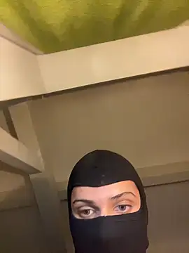 Snapshot of HelinHot chatting on March 2026 06:04:01 PM HelinHot online show from March 2026 06:04:01 PM