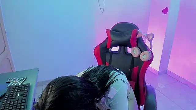 lunakill online show from March 2026 06:25:01 PM