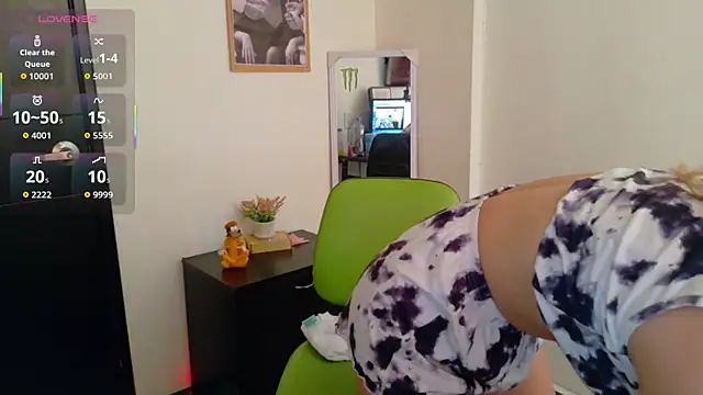 Snapshot of PaulaSantanaOf chatting on April 2026 05:50:02 PM PaulaSantanaOf online show from April 2026 05:50:02 PM