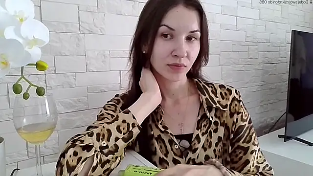 Snapshot of JuliaLovely chatting on May 2026 01:50:02 PM JuliaLovely online show from May 2026 01:50:02 PM