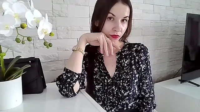 Snapshot of JuliaLovely chatting on June 2026 02:04:01 PM JuliaLovely online show from June 2026 02:04:01 PM