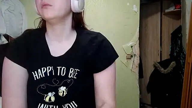 Snapshot of VannessaDillenbeck chatting on February 2026 06:11:02 AM VannessaDillenbeck online show from February 2026 06:11:02 AM