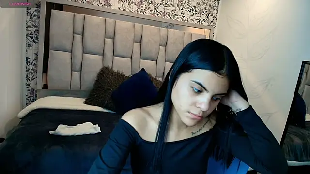 Emily  Cute   online show from February 2026 09:04:01 PM