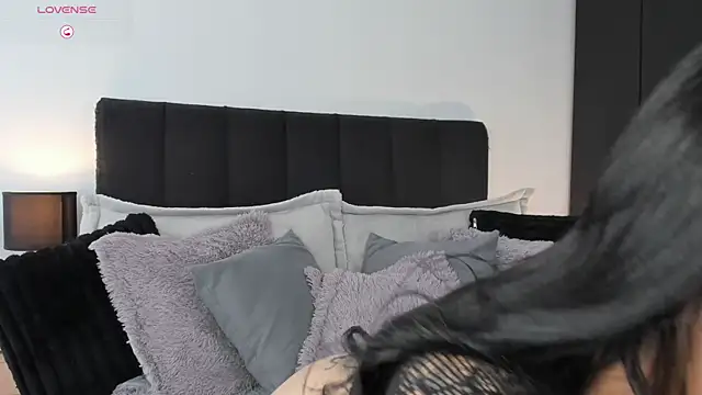 Snapshot of Amarae_ chatting on April 2026 08:14:01 PM Amarae online show from April 2026 08:14:01 PM