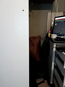 Snapshot of LADY-NESH chatting on April 2026 05:32:02 AM LADY-NESH online show from April 2026 05:32:02 AM