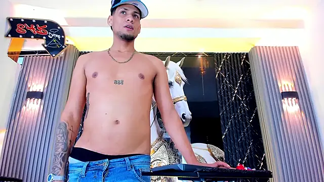 Snapshot of the_knights_of_the_night chatting on March 2026 05:07:02 AM the knights of the night online show from March 2026 05:07:02 AM