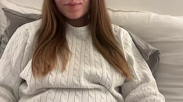 Lucyschickt online show from February 2026 09:44:02 PM