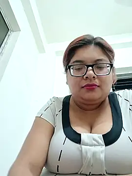 Snapshot of Elie_Hallway chatting on April 2026 06:30:02 PM Elie Hallway online show from April 2026 06:30:02 PM