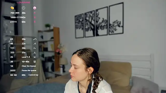 Snapshot of MalvinaTrafford chatting on April 2026 08:18:01 PM MalvinaTrafford online show from April 2026 08:18:01 PM