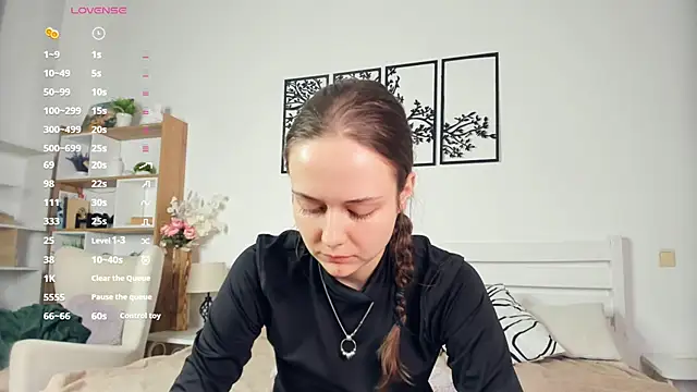 Snapshot of MalvinaTrafford chatting on April 2026 06:26:01 PM MalvinaTrafford online show from April 2026 06:26:01 PM