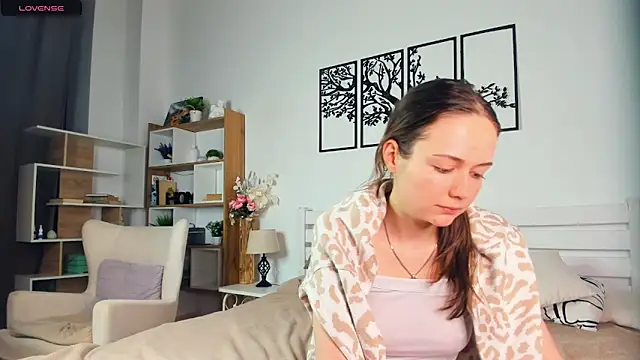 Snapshot of MalvinaTrafford chatting on April 2026 06:34:02 PM MalvinaTrafford online show from April 2026 06:34:02 PM