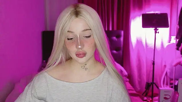 Snapshot of Lolykari chatting on March 2026 06:51:01 PM Lolykari online show from March 2026 06:51:01 PM