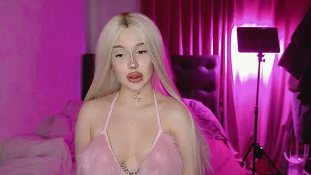 Snapshot of Lolykari chatting on April 2026 06:01:02 PM Lolykari online show from April 2026 06:01:02 PM