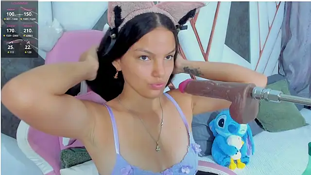 Snapshot of isa_kolins chatting on May 2026 12:34:02 PM isa kolins online show from May 2026 12:34:02 PM